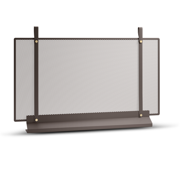 An Emma Firescreen by Eldvarm with a metal frame ensures safety.