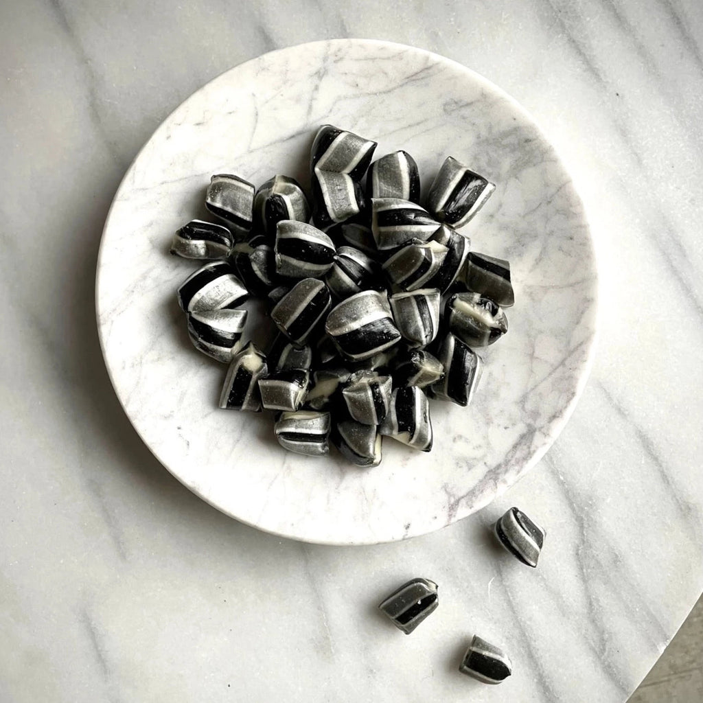 A Gestalt Haus COMO TRAY of black and white chips on a marble table.