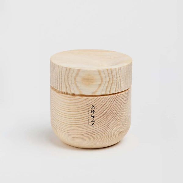 A wooden jar with a lid on a white background from HETKINEN.
