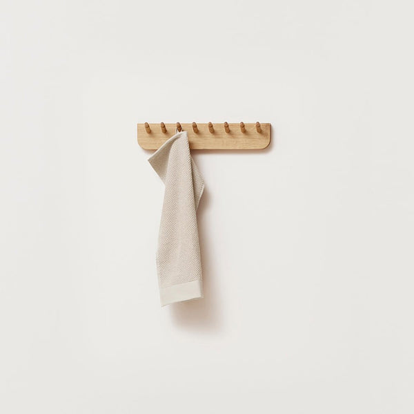 An ECHO COAT RACK 40 from FORM & REFINE featuring a towel.

Keywords used: FORM & REFINE, towel.