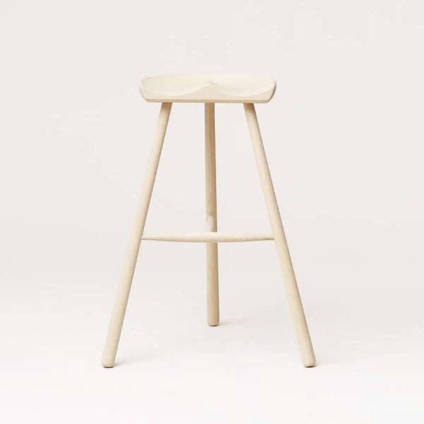 A SHOEMAKER CHAIR™ No. 78 with a wooden seat on a white background in the Gestalt Haus style.