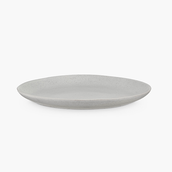 A white plate on a black background from KLASSIK STUDIO's Gestalt Haus collection.