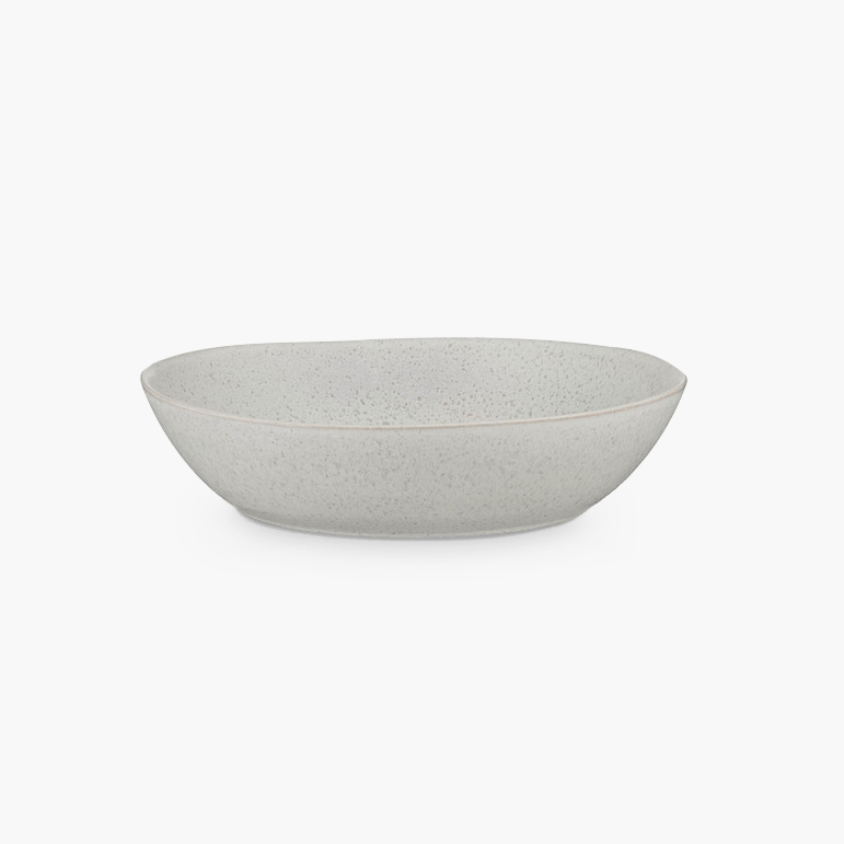A white STUDIO TABLEWARE bowl on a black KLASSIK STUDIO background with a touch of Gestalt.