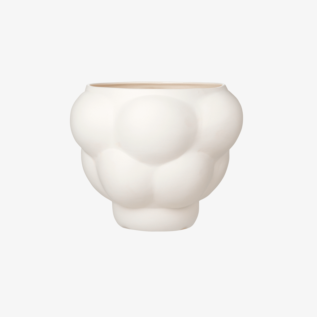 A Ceramic Balloon Bowl 05 by LOUISE ROE in a Gestalt Haus.