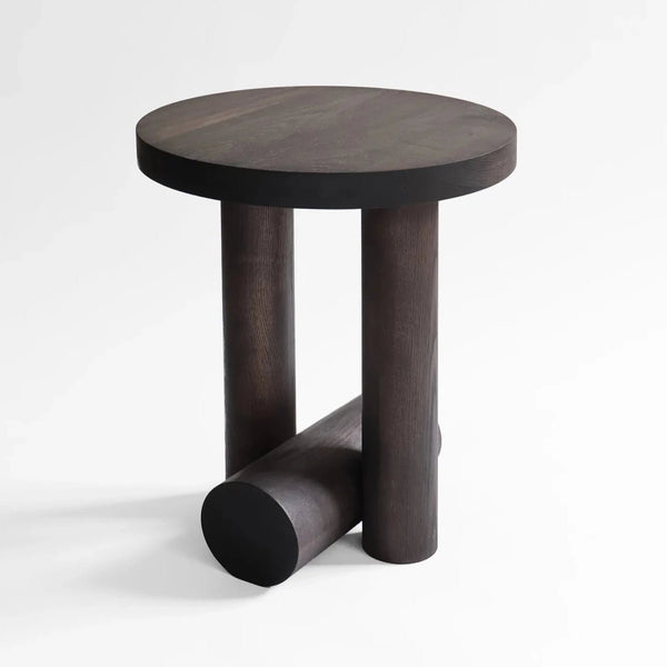 An ÉVORA SIDE TABLE with a black base MADE by ORIGIN.