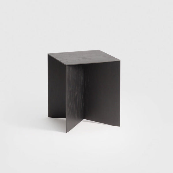 An ARIAKE PAPERWOOD side table on a white background in the Gestalt Haus style.