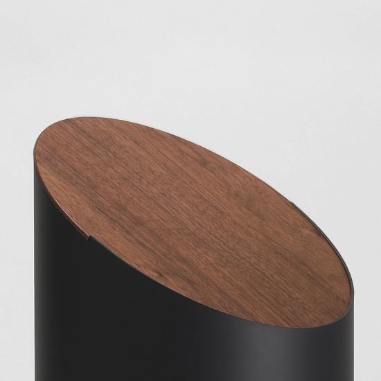 A black MOHEIM SWING BIN with a wooden top fits perfectly in the Gestalt Haus aesthetic.